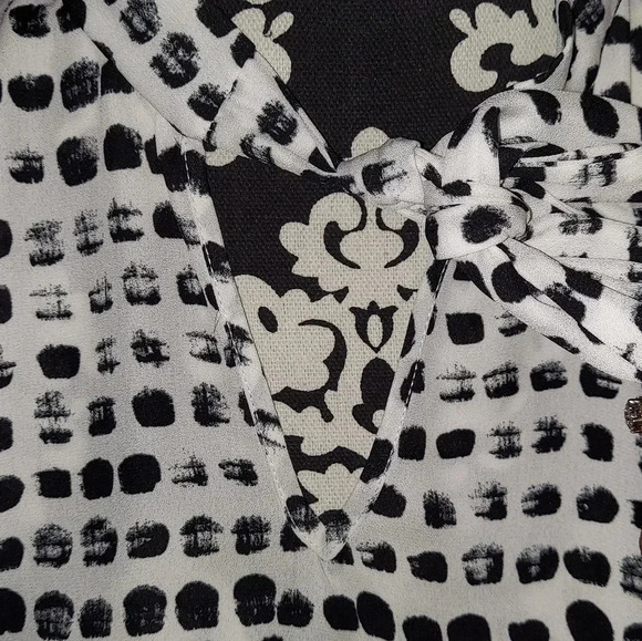 SLEEVELESS Black And White Top - Picture 5 of 5